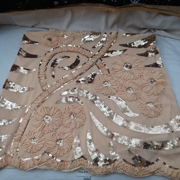 NEW Vicky & Lucas Charlotte Floral Sequin Dress in Beige- one size - Picture 12 of 16